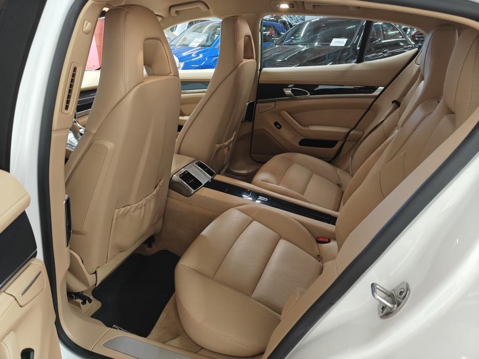 PORSCHE Panamera 2012