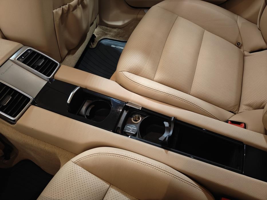 PORSCHE Panamera 2012