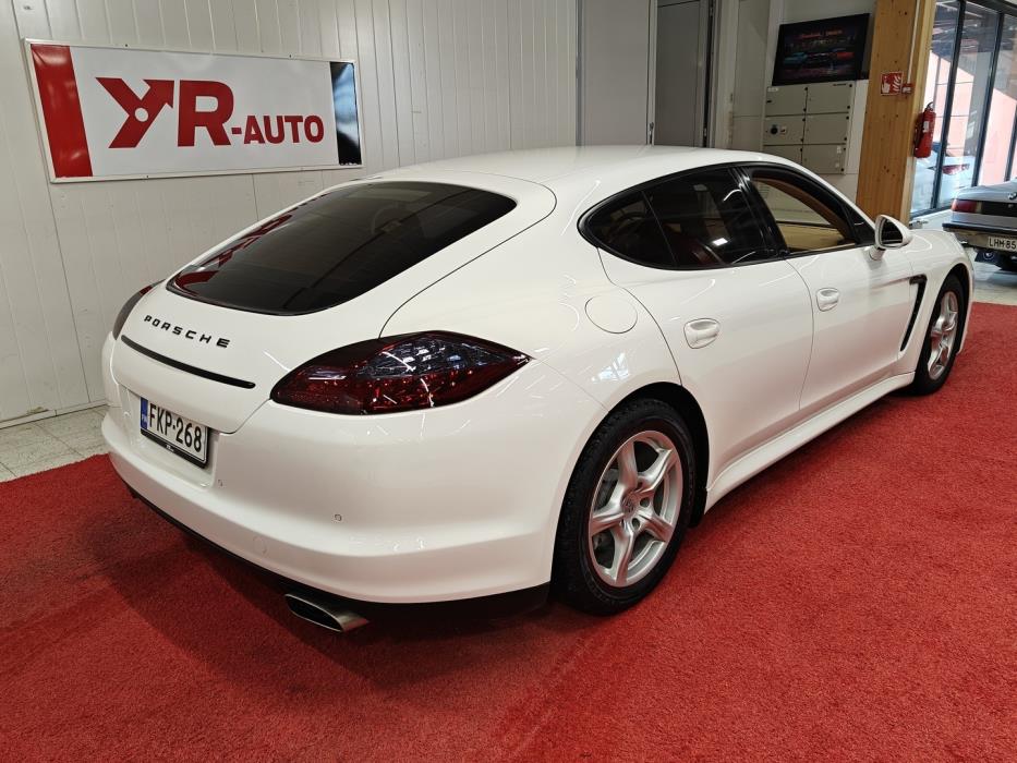 PORSCHE Panamera 2012