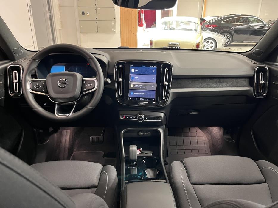 VOLVO XC40 2023
