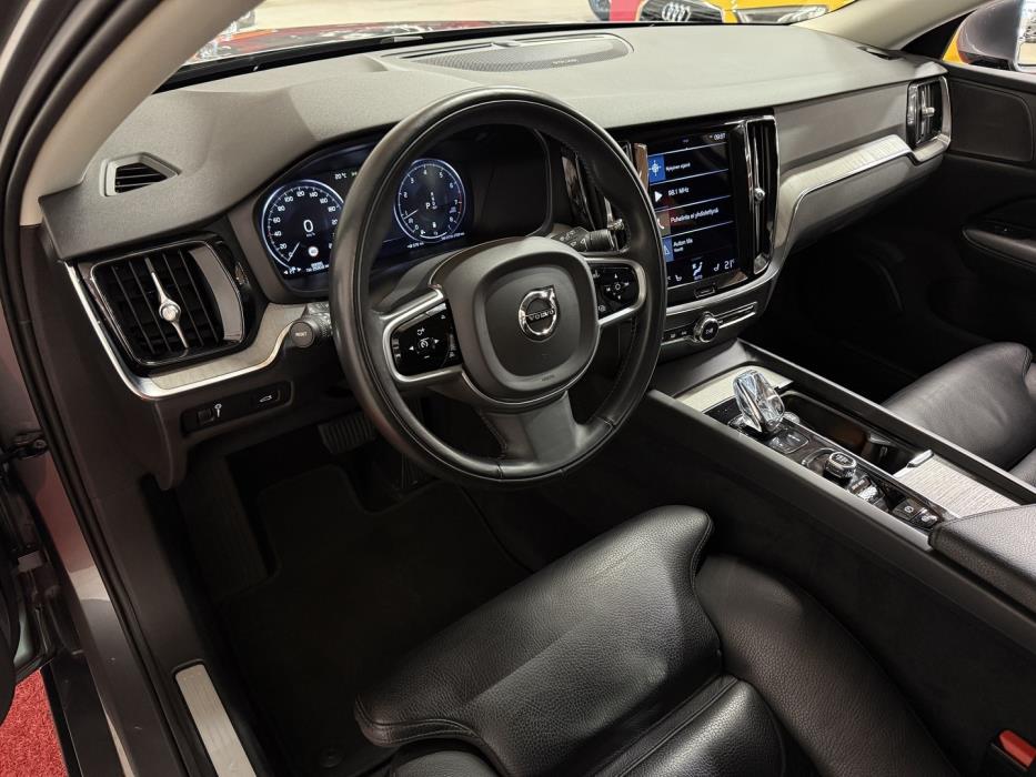 VOLVO V60 2021