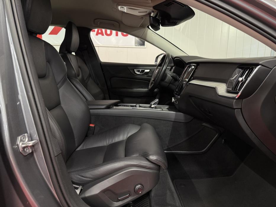 VOLVO V60 2021