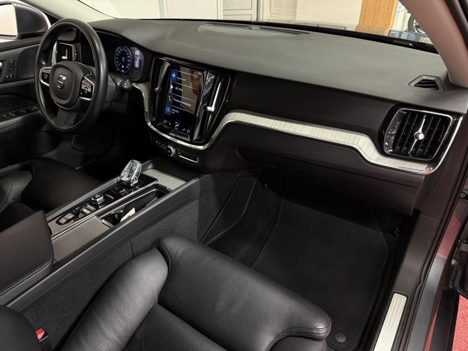 VOLVO V60 2021