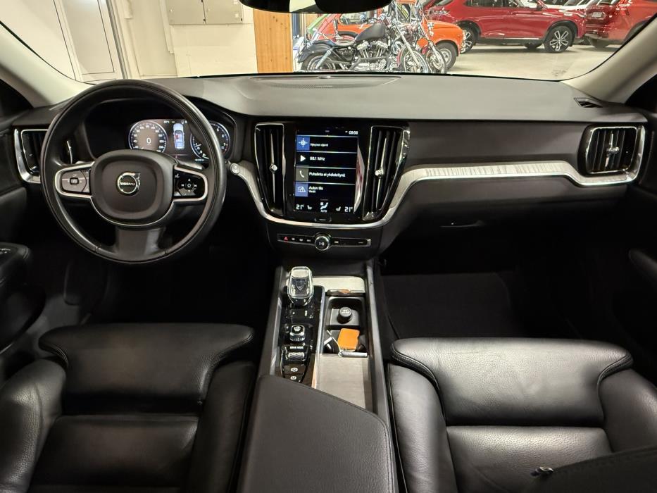 VOLVO V60 2021