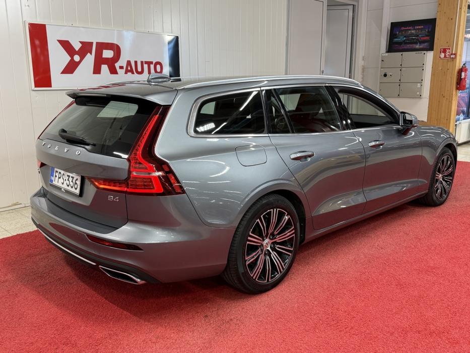 VOLVO V60 2021