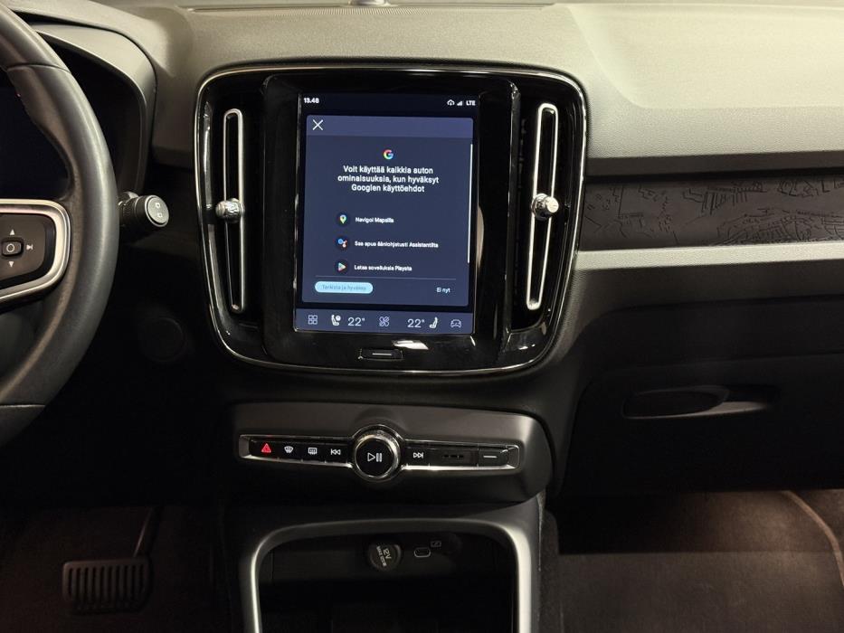 VOLVO XC40 2023