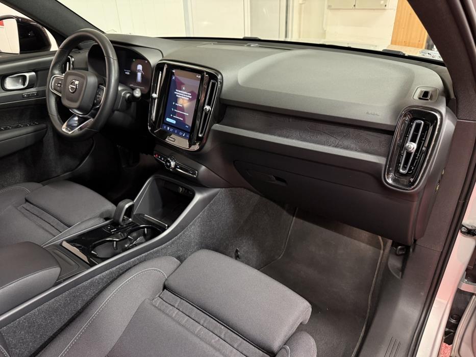 VOLVO XC40 2023