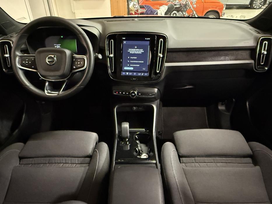 VOLVO XC40 2023