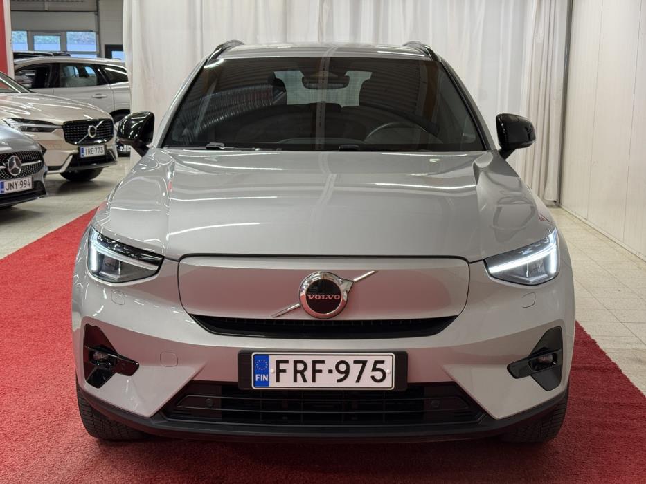 VOLVO XC40 2023