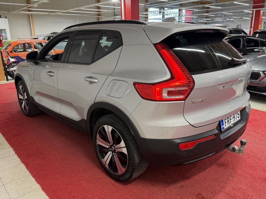 VOLVO XC40 2023