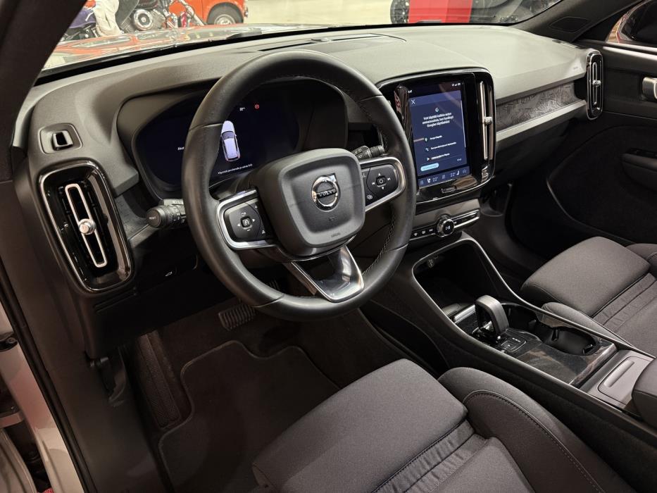 VOLVO XC40 2023
