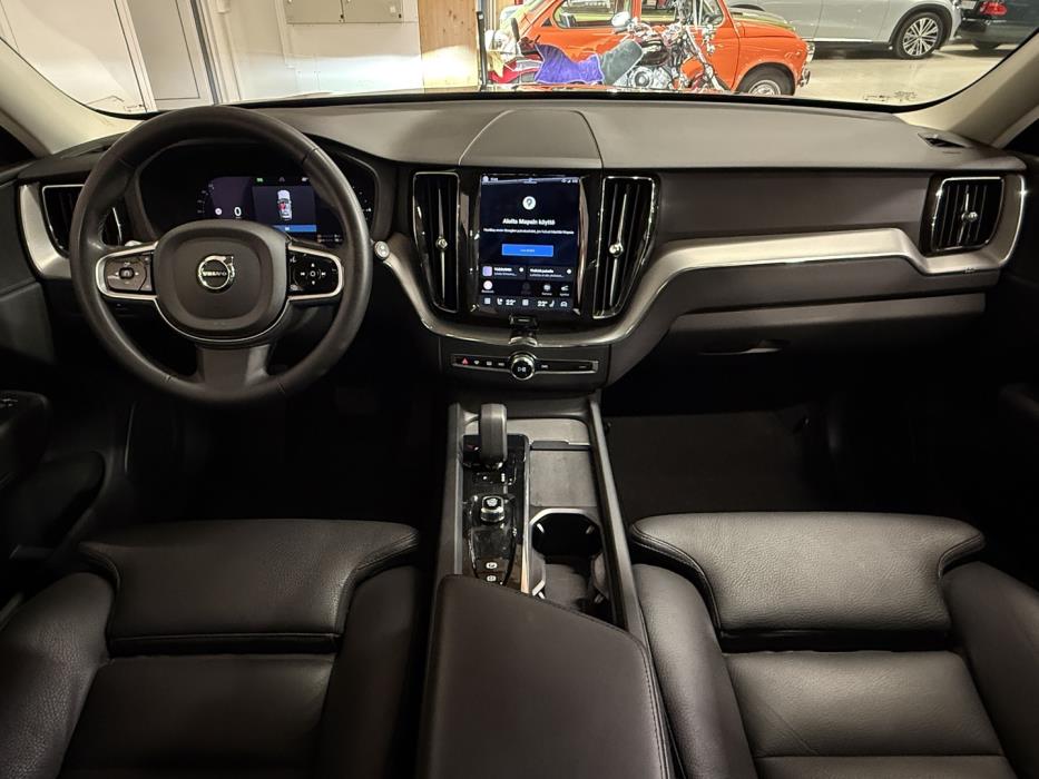 VOLVO XC60 2023
