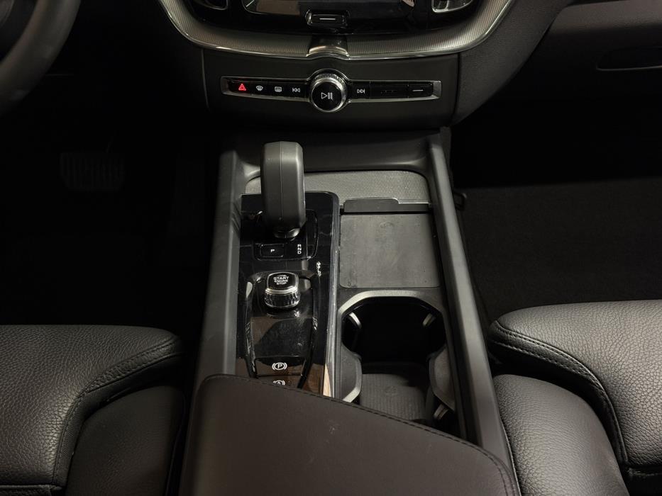 VOLVO XC60 2023