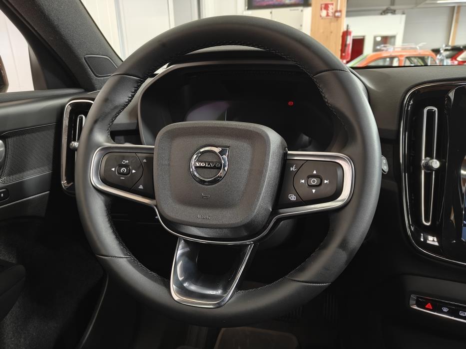 VOLVO XC40 2023