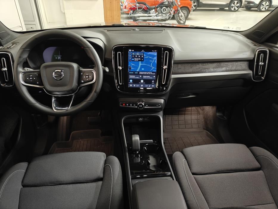 VOLVO XC40 2023