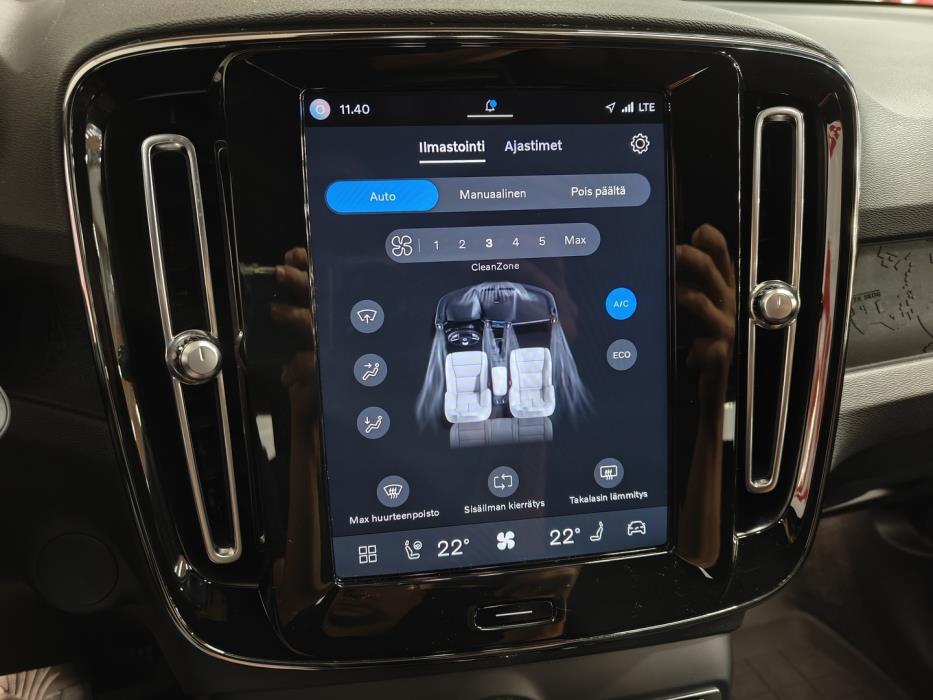 VOLVO XC40 2023