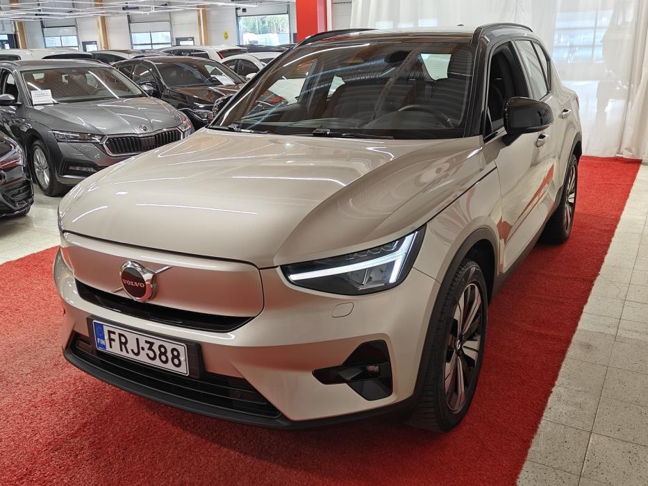 VOLVO XC40 2023
