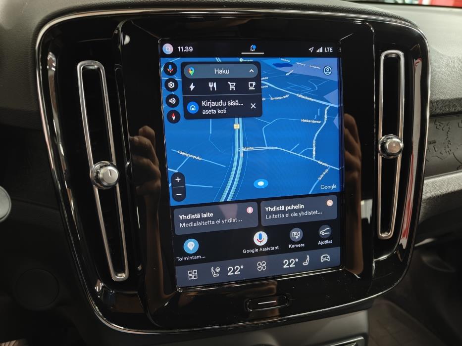 VOLVO XC40 2023