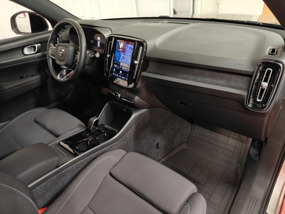 VOLVO XC40 2023