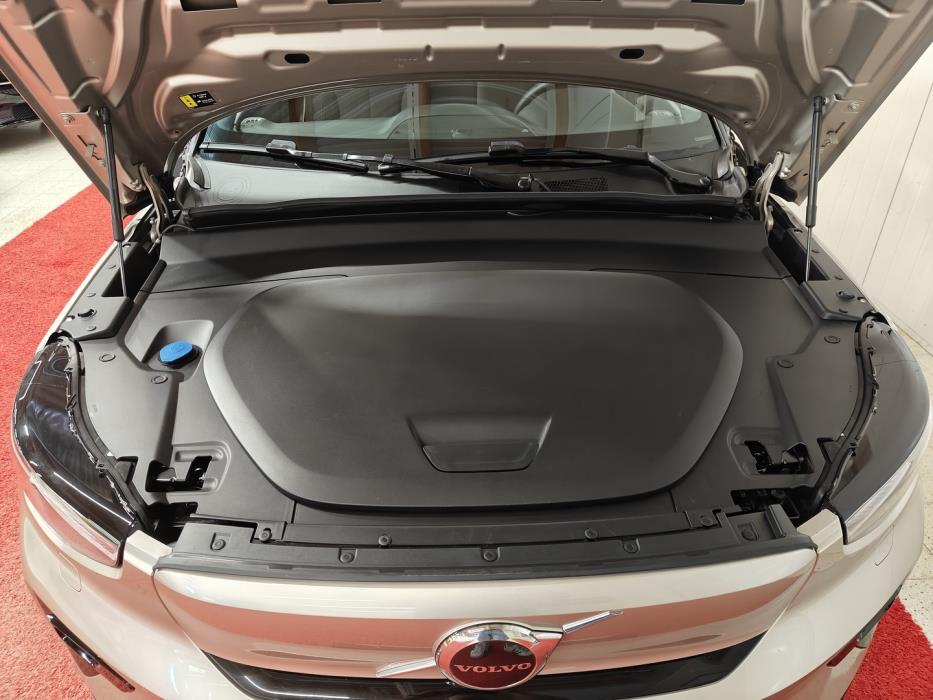VOLVO XC40 2023