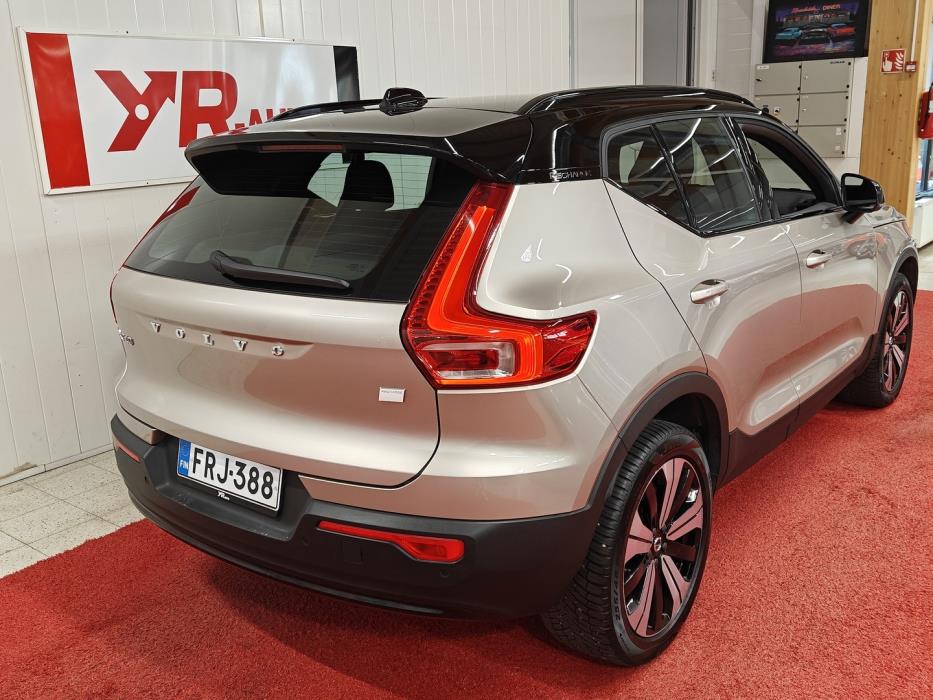 VOLVO XC40 2023