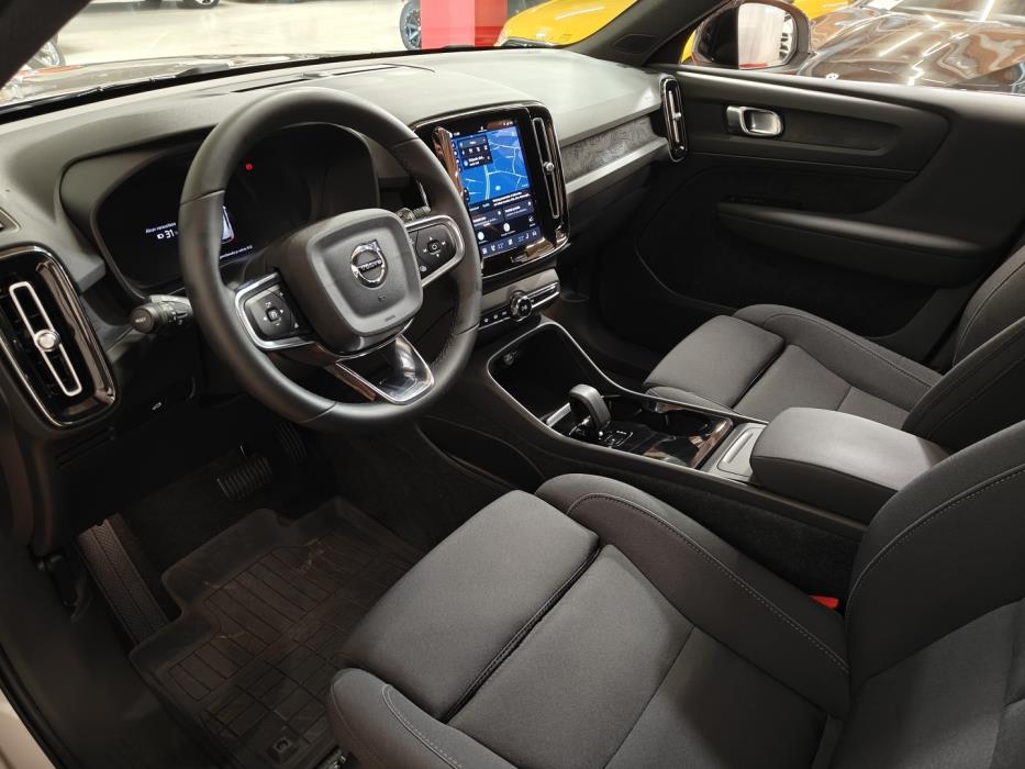VOLVO XC40 2023