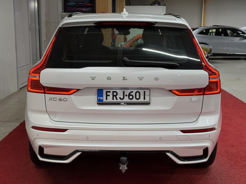 VOLVO XC60 2023
