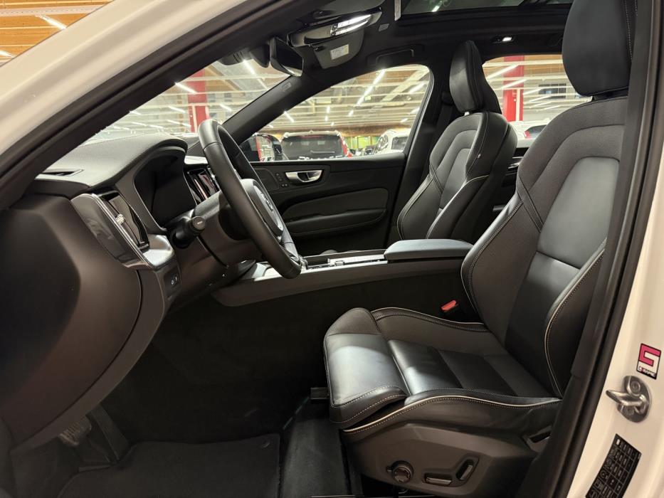 VOLVO XC60 2023
