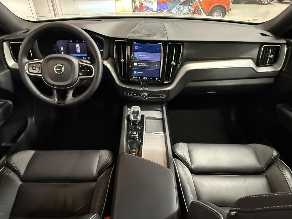 VOLVO XC60 2023