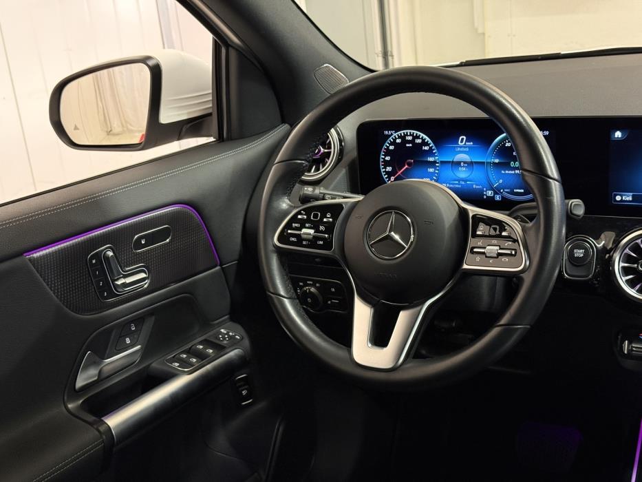 MERCEDES-BENZ EQA 2023