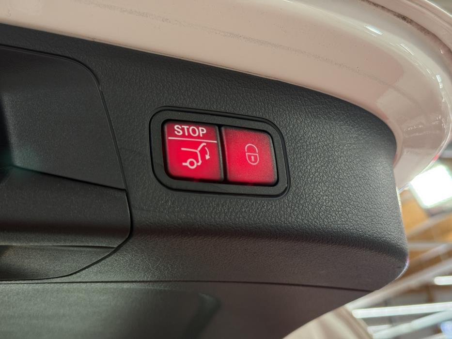 MERCEDES-BENZ EQA 2023