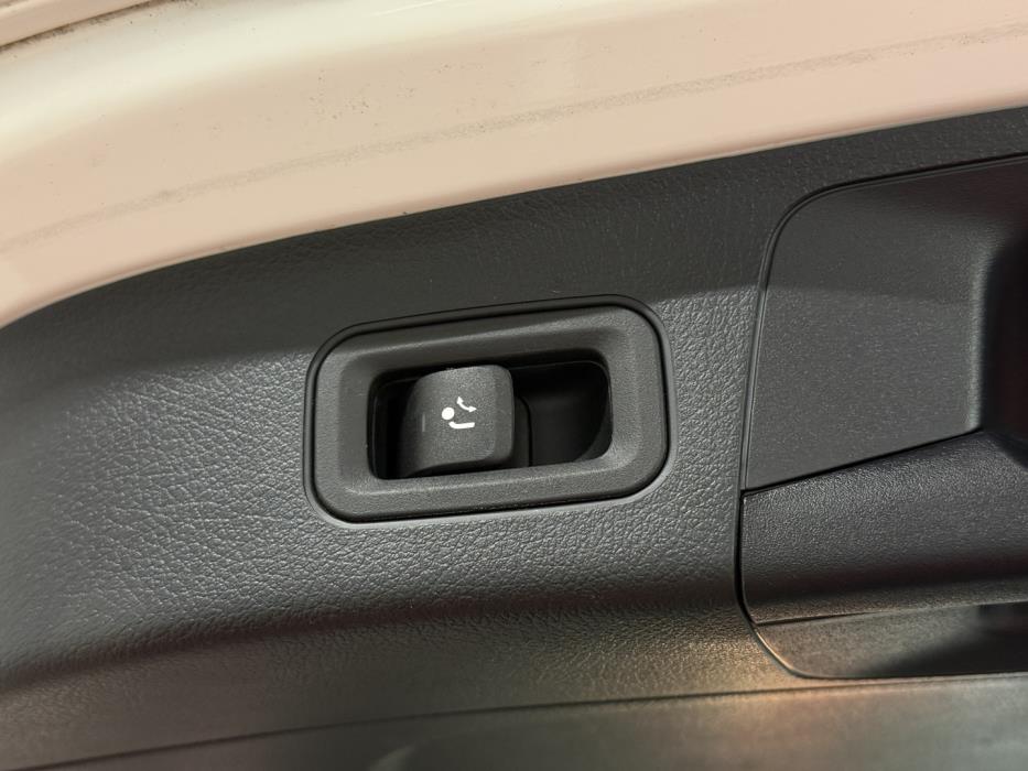 MERCEDES-BENZ EQA 2023