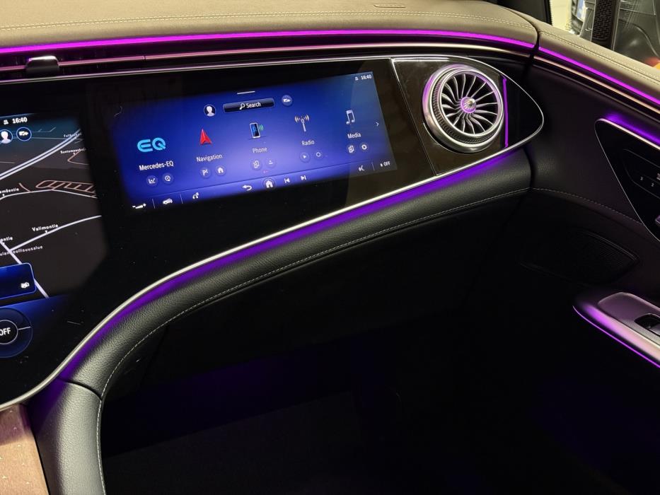 MERCEDES-BENZ EQE SUV 2023