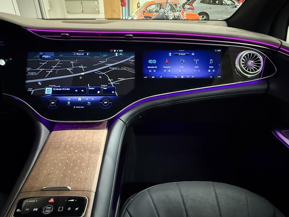 MERCEDES-BENZ EQE SUV 2023