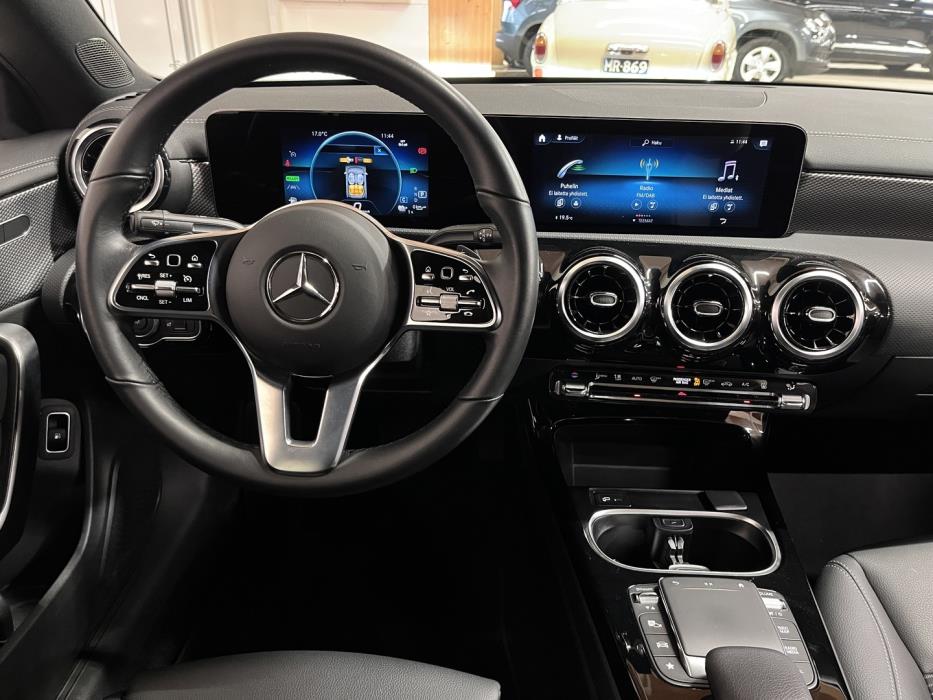 MERCEDES-BENZ CLA 2023