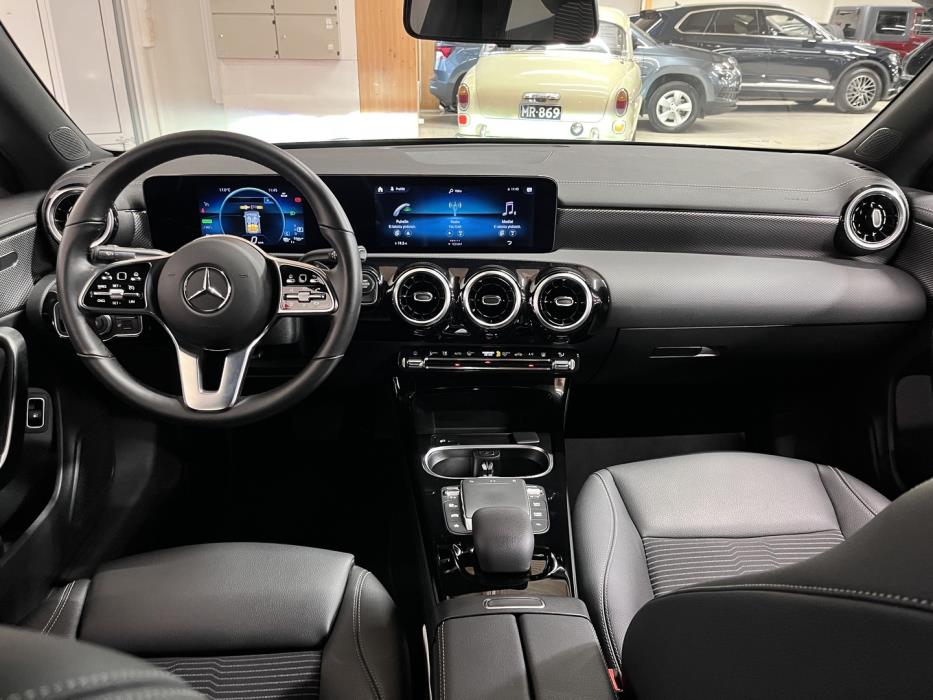 MERCEDES-BENZ CLA 2023