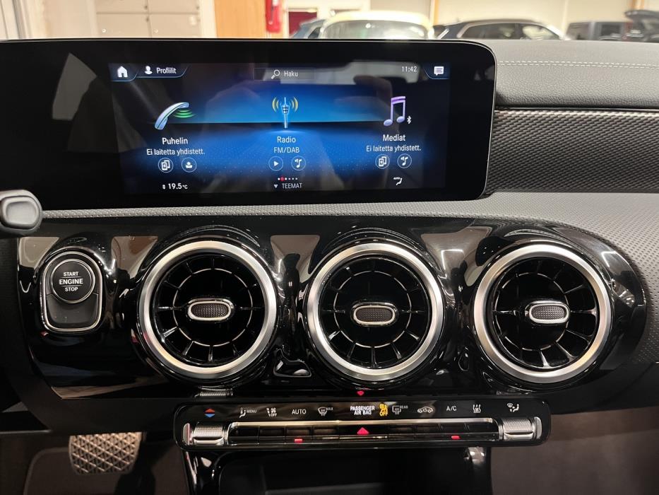 MERCEDES-BENZ CLA 2023