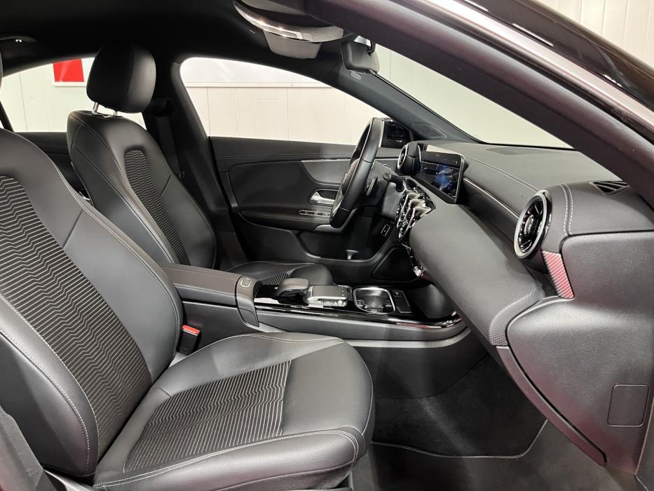 MERCEDES-BENZ CLA 2023