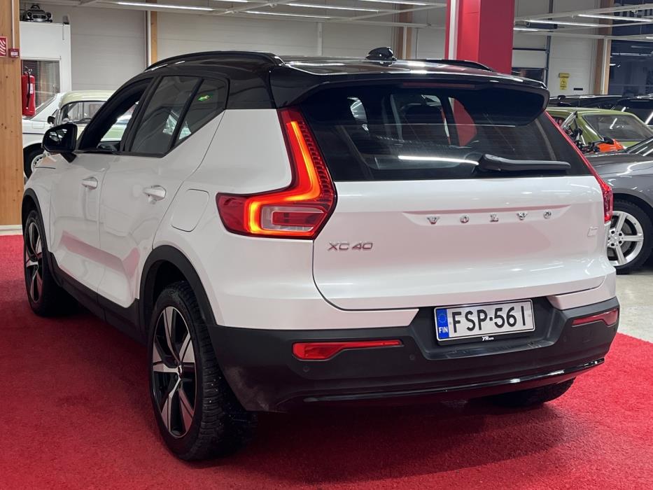 VOLVO XC40 2023