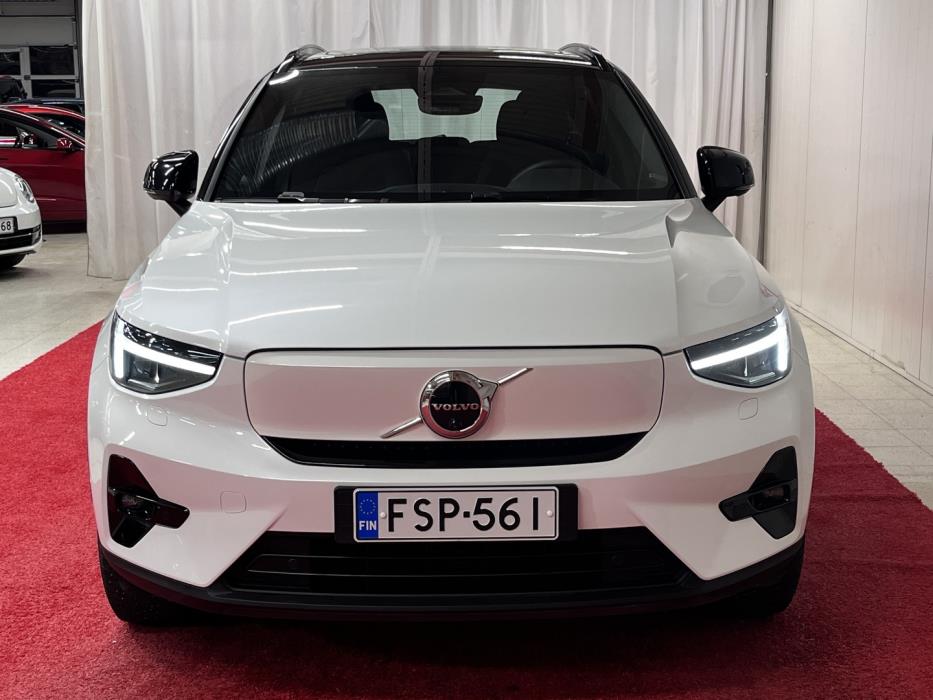 VOLVO XC40 2023