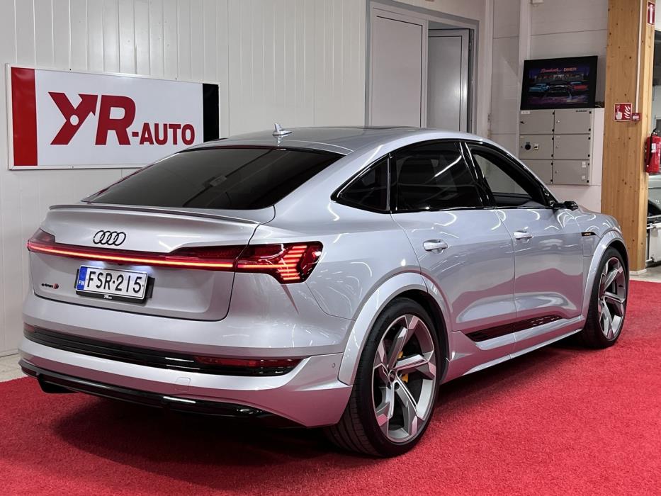 AUDI E-TRON 2022