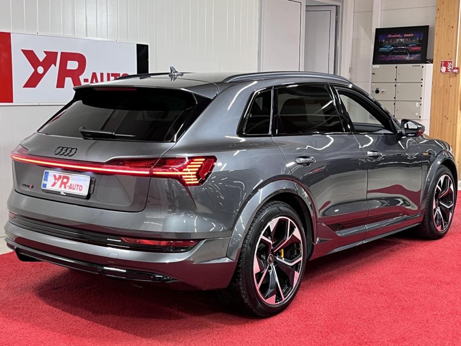 AUDI E-TRON 2022