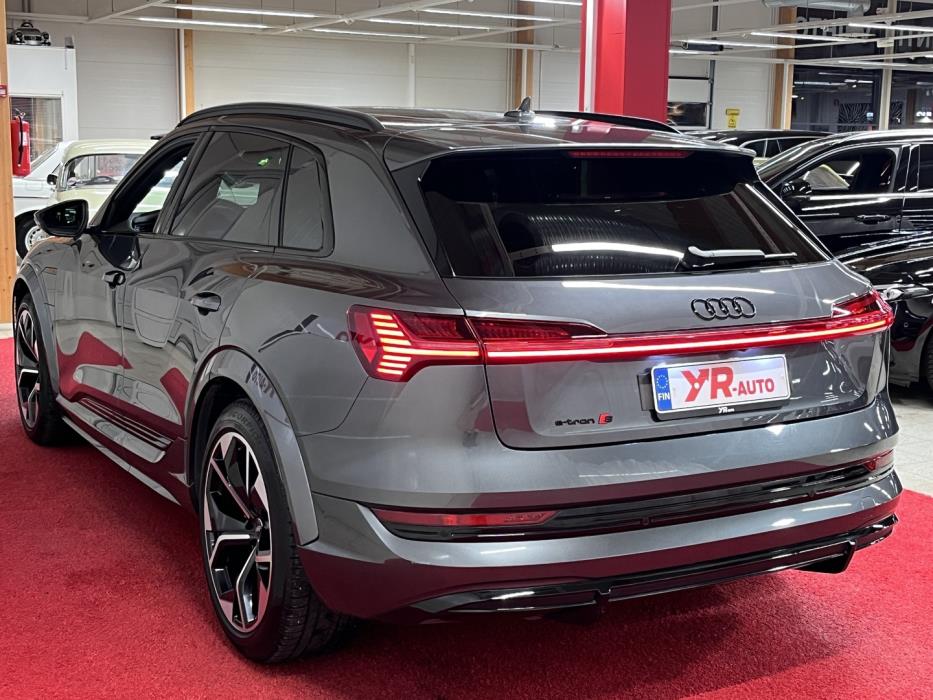 AUDI E-TRON 2022