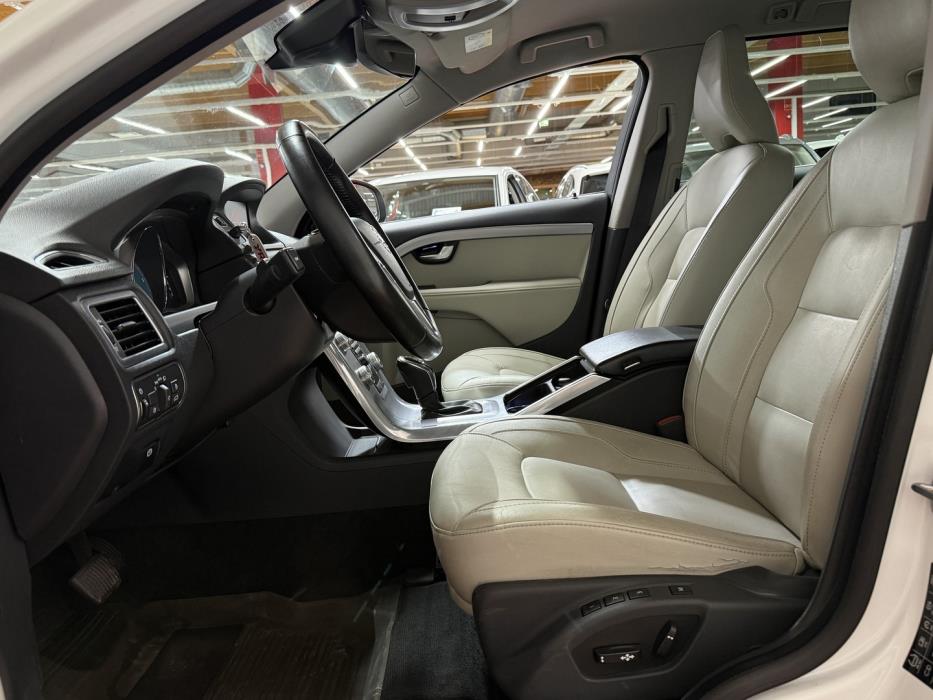 VOLVO V70 2016