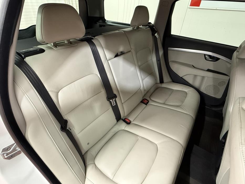VOLVO V70 2016