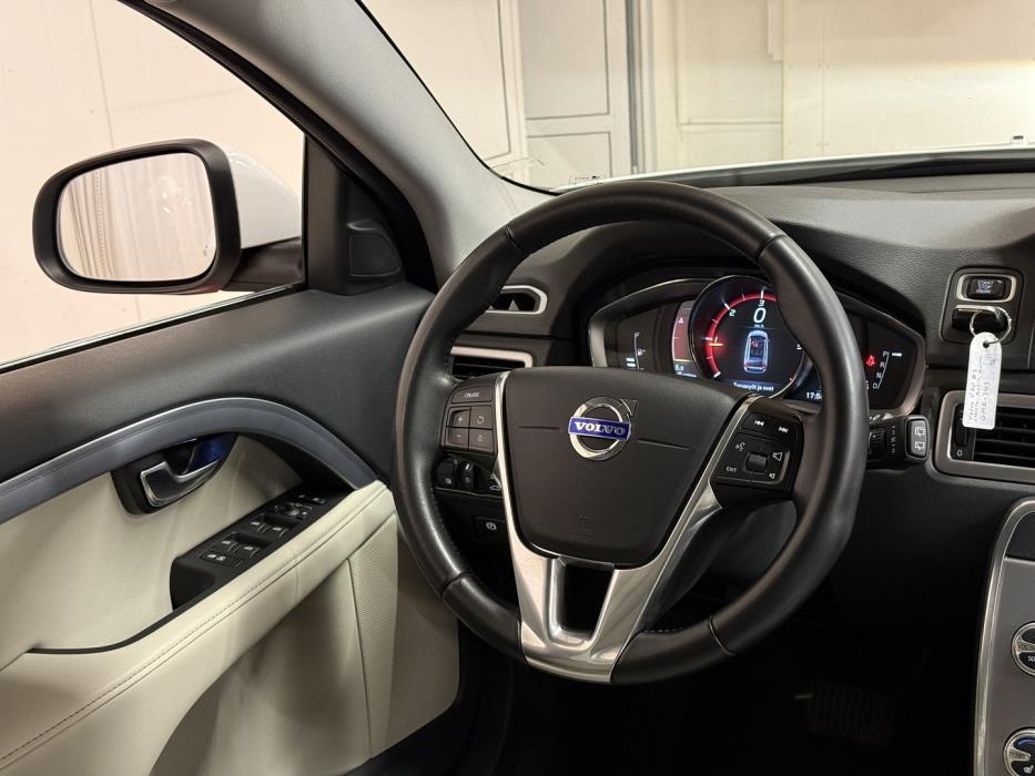 VOLVO V70 2016