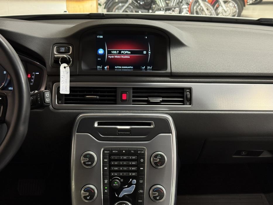 VOLVO V70 2016