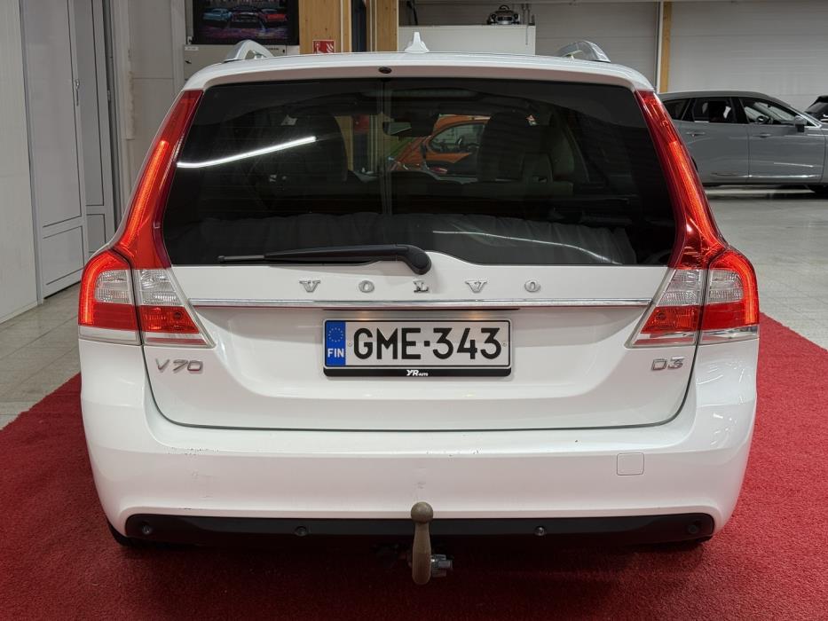 VOLVO V70 2016
