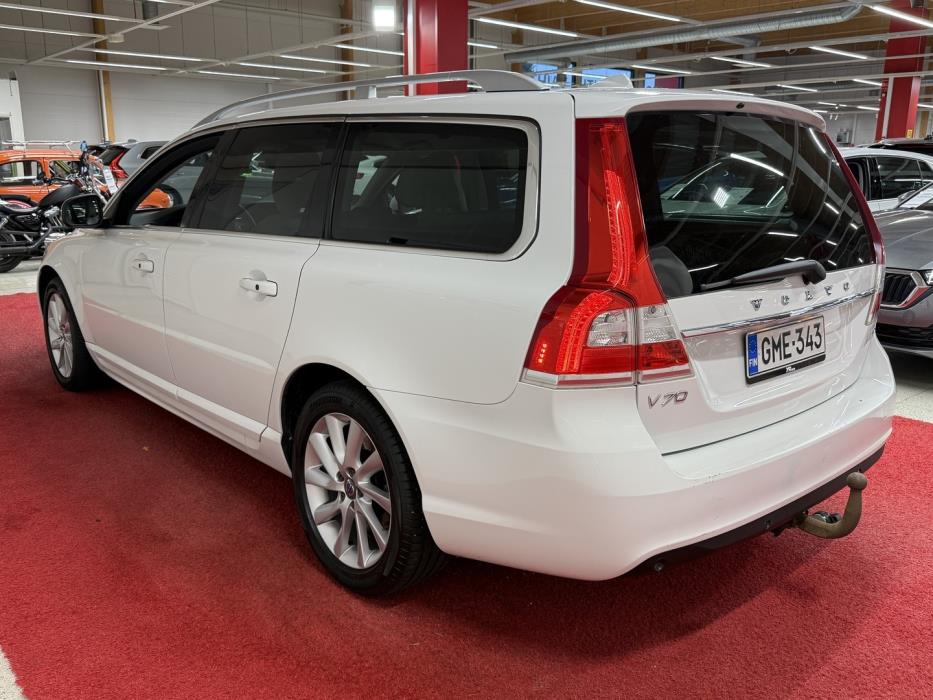 VOLVO V70 2016