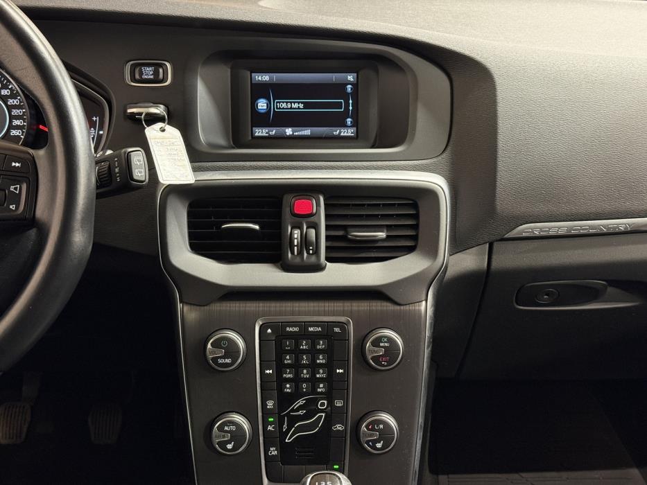 VOLVO V40 Cross Country 2016